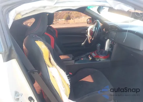 2016 Scion Fr-S z USA, uszkodzony, nr VIN JF1ZNAA19G8709792